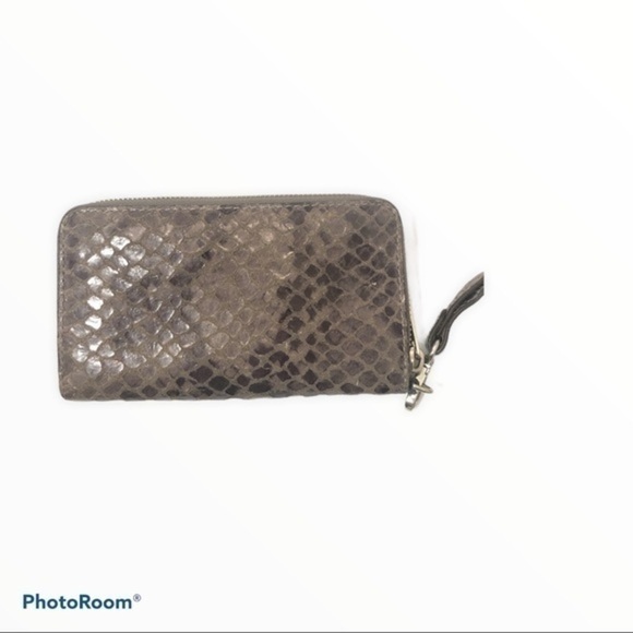 Michael kors snakeskin embossed wristlet wallet